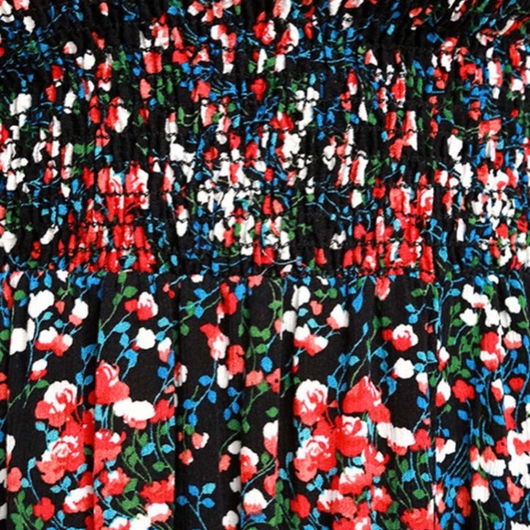 Lulu’s View from the Meadow Black Floral print off the shoulder dress! - Picture 5 of 7